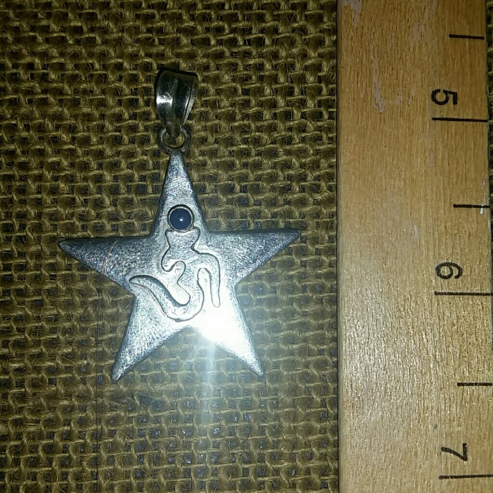 Sterling and lapis yoga pendant om .925 marked new